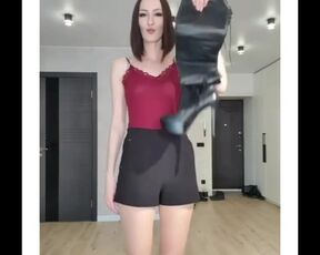 Supertall Woman Comparison with very Short Guy