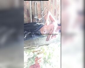 Desi aunty outdoor bathing sinhala kella