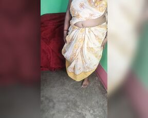 Indian horny Mommy pissing on the floor and squirting her pussy